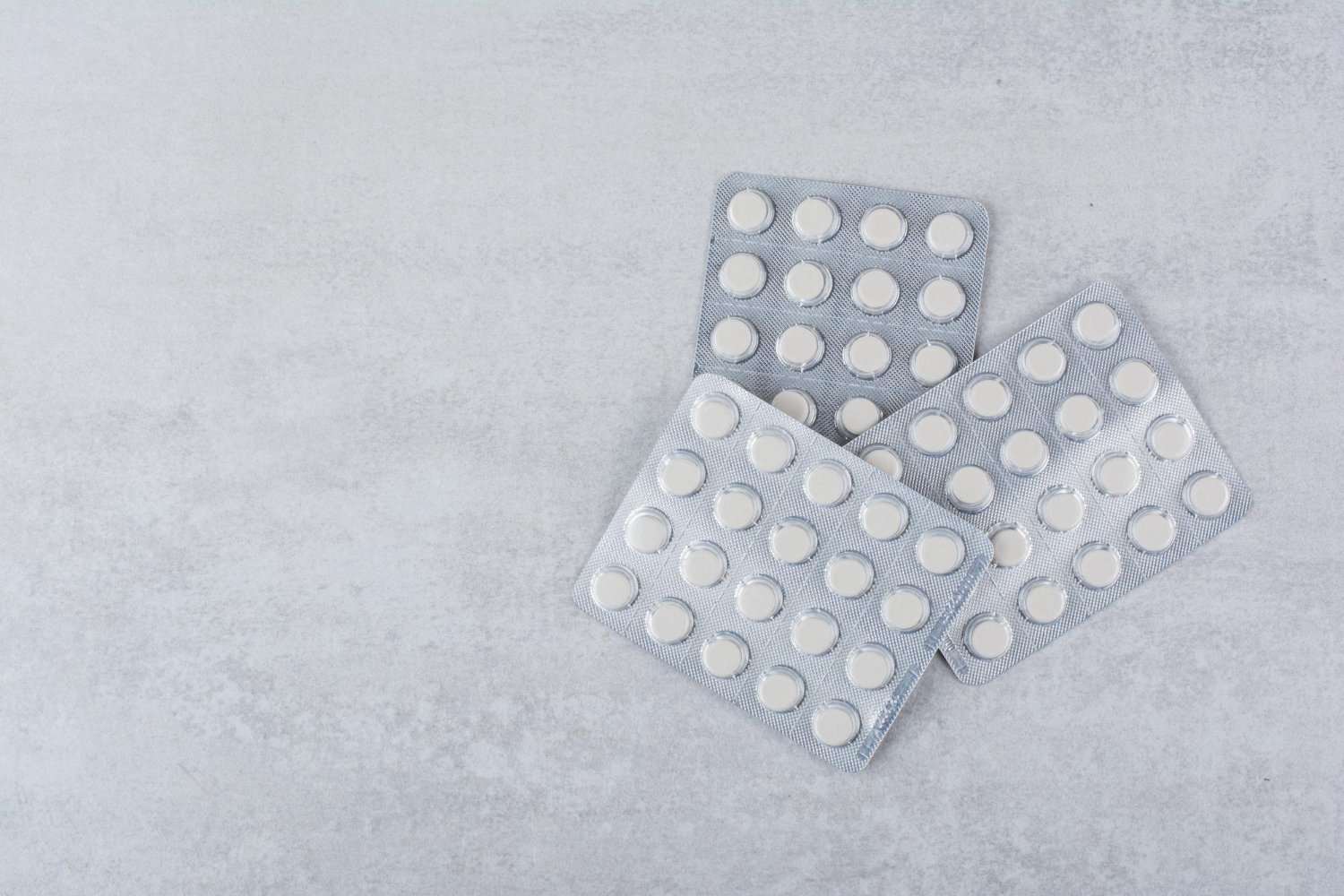 OSCILLOCOCCINUM - nauda, naudojimas, šalutinis poveikis ir dar daugiau